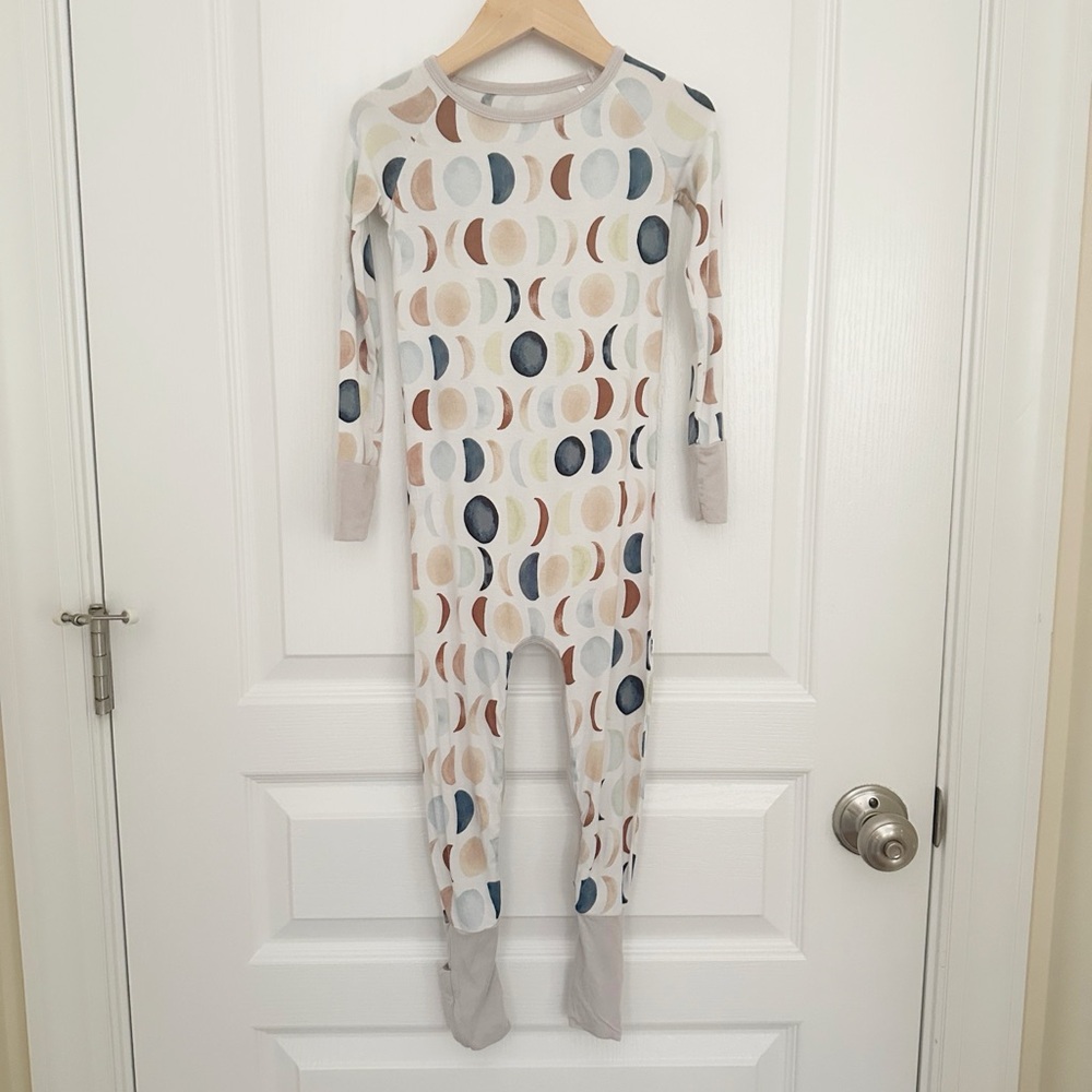 Little Sleepies | Signature Luna Neutral Crescent Zippy Pajama 2T
